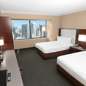 Deluxe  Queen Room Mobility or hearing accessible