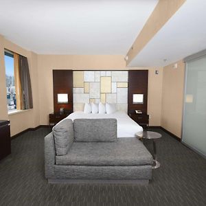 King Room Mobility or hearing accessible